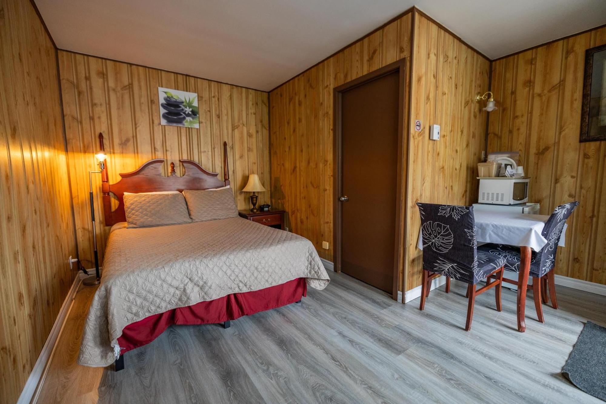 Motel Deblois Sainte-Anne-de-Beaupré Exterior foto