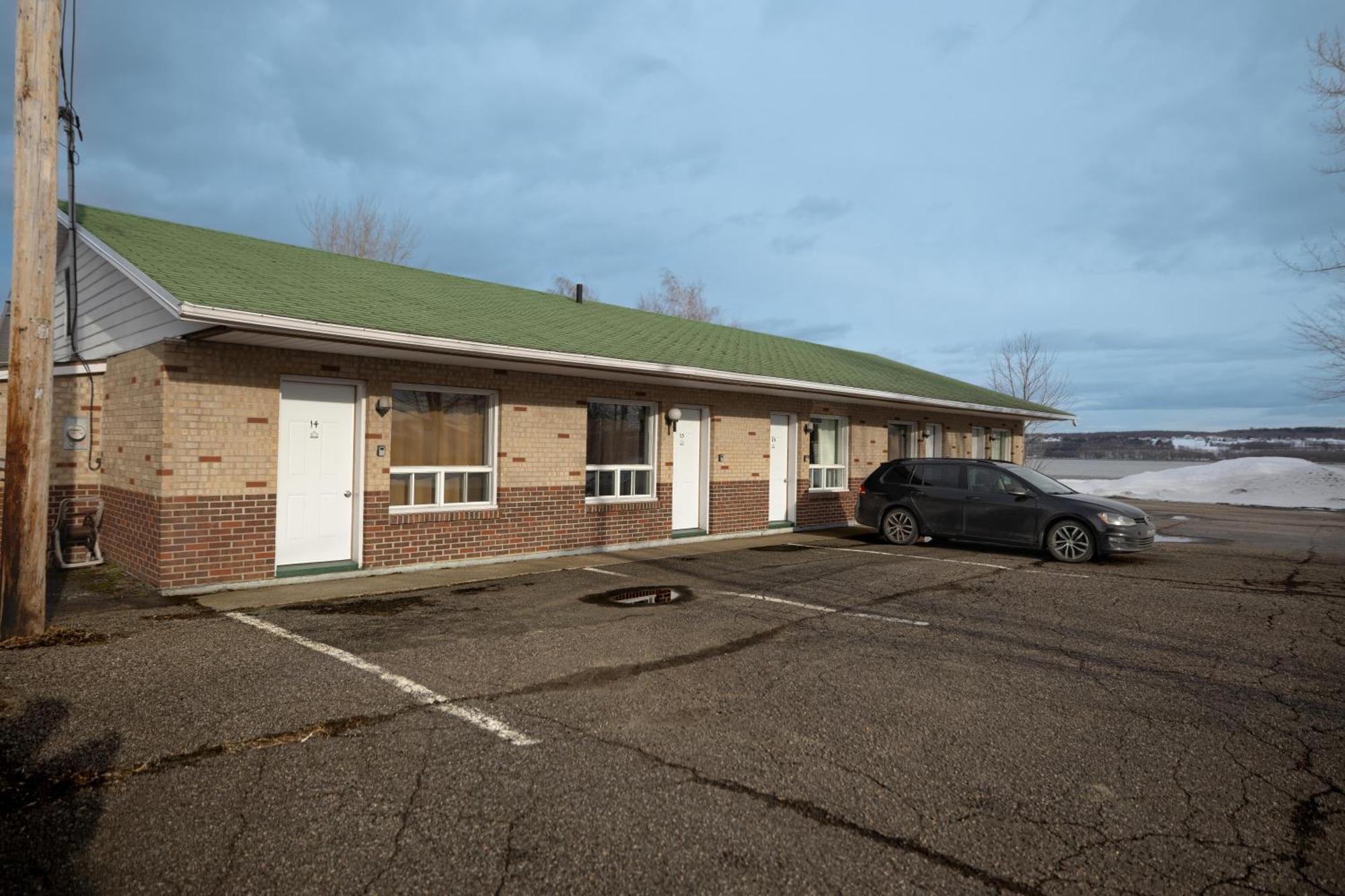 Motel Deblois Sainte-Anne-de-Beaupré Exterior foto