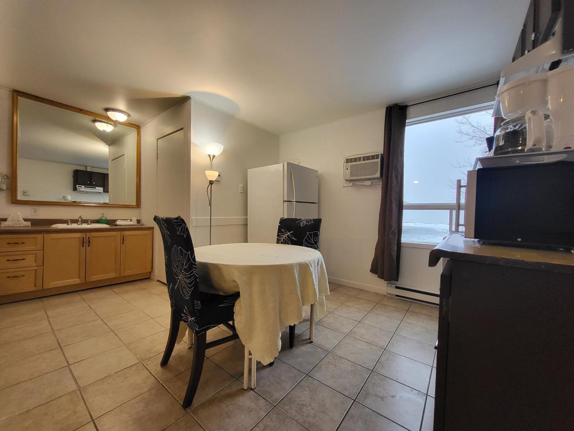 Motel Deblois Sainte-Anne-de-Beaupré Zimmer foto